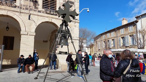 Au cœur du marché dominical, la municipalité a facilité au public la découverte du campanile rénové