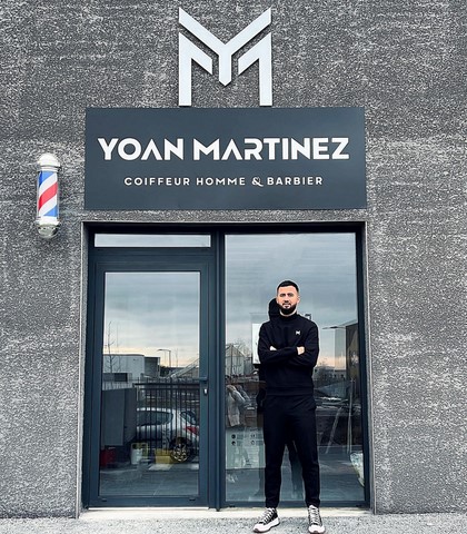 Yoan Martinez a ouvert depuis la mi-janvier un salon de coiffure – barbier au cœur de la zone de la Capucière