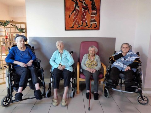 : Alice Poncelet, Marie-Louise Ferrarini, Andrée Druilhe et Yvonne Rey au cœur de la maison de retraite