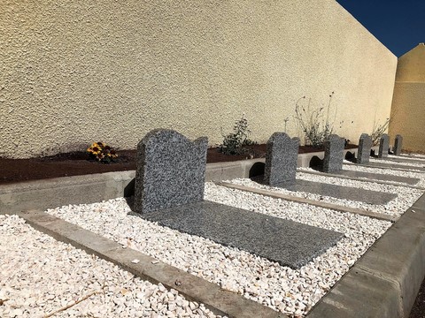 En plus du columbarium, des cavurnes sont proposées pour la première fois pour inhumer des urnes funéraires