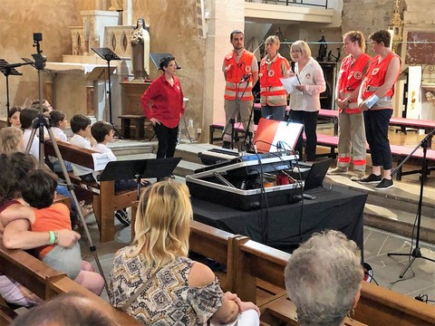 : Près d’une cinquantaine de choristes à l’unisson pour récolter des fonds au bénéfice de la Croix-Rouge Française
