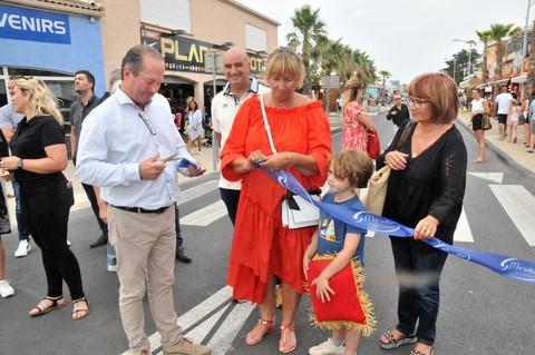 Le maire Yves Michel a coupé le ruban aux couleurs de la ville
