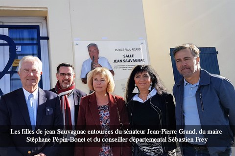 Les filles de Jean Sauvagnac entourées du sénateur Jean-Pierre Grand, du maire Stéphane Pépin-Bonet et du conseiller Départemental Sébastien Frey