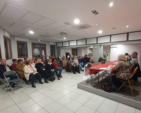 Sous la présidence de Vincent Burlet, la réunion s’est tenue à la salle Raymond Devos du centre social