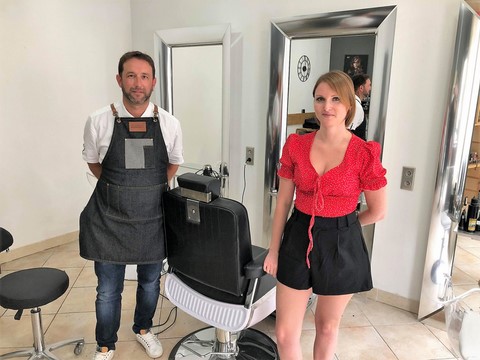 Lauriane a rejoint Ghislain au salon de coiffure installé depuis quatre années maintenant dans la Grand’rue