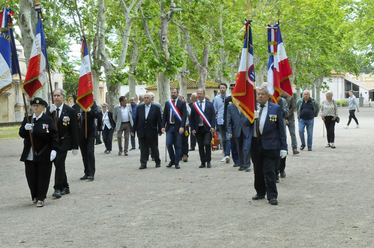 La remontée des allées avec Le maire Yves Michel le premier adjoint Marc Rouvier et le député Aurélien Lopez Ligori