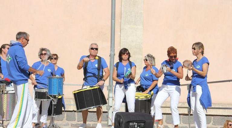 La bonne ambiance festive est amplifiée grâce aux  associations musicales