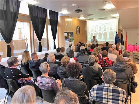 Cette année, l’accueil ne se fera pas en mairie compte tenu des contraintes sanitaires mais à la salle des fêtes