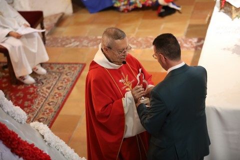 Stéphane Pépin-Bonet, maire, a remercié le curé et lui a souhaité une bonne continuation dans ses missions