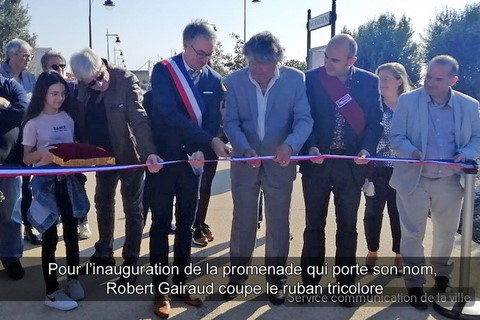 Pour l’inauguration de la promenade qui porte son nom, Robert Gairaud coupe le ruban tricolore