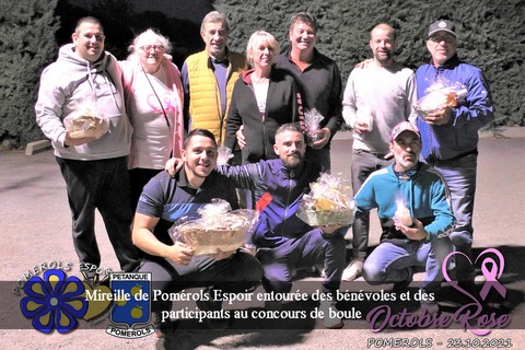 Mireille de Pomérols Espoir entourée des bénévoles et des participants au concours de boule