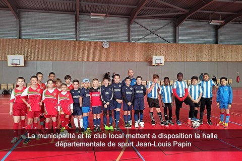 La municipalité et le club local mettent à disposition la halle départementale de sport Jean-Louis Papin