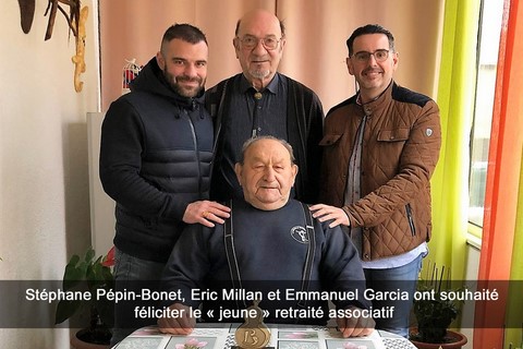 Stéphane Pépin-Bonet, Eric Millan et Emmanuel Garcia ont souhaité féliciter le « jeune » retraité associatif