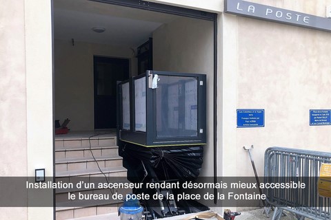 : Installation d’un ascenseur rendant désormais mieux accessible le bureau de poste de la place de la Fontaine