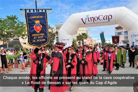 Chaque année, les officiels se pressent au stand de la cave coopérative « Le Rosé de Bessan » sur les quais du Cap d’Agde