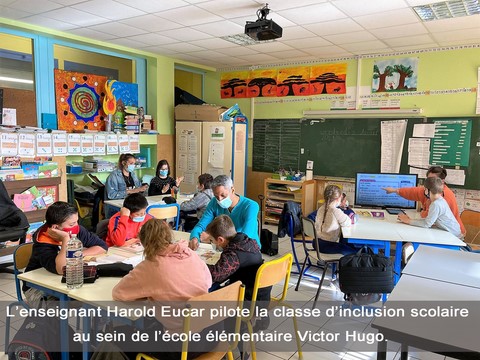 L’enseignant Harold Eucar pilote la classe d’inclusion scolaire au sein de l’école élémentaire Victor Hugo