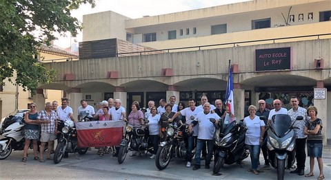 Après le départ officiel de la place de la Fontaine, les Bessanais vont relier la ville jumelle à moto