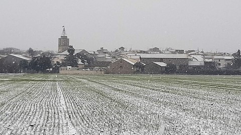 Les Bessanais ont fait de jolis clichés de belle neige fraiche mais peu résistante dans le village