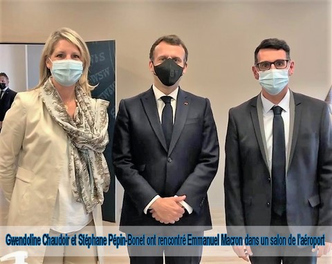 Gwendoline Chaudoir et Stéphane Pépin-Bonet ont rencontré Emmanuel Macron dans un salon de l’aéroport
