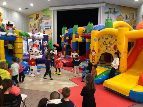 Pour la deuxième année, la salle des fêtes s’est transformée pour le plus grand plaisir des enfants